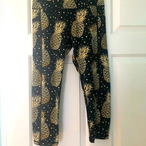 CVG Pineapple Capri Leggings EUC Small